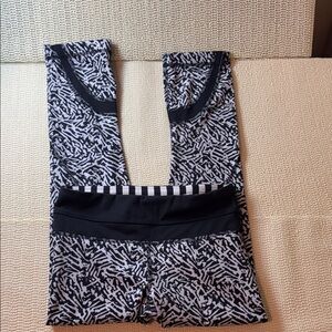 Lululemon 2 Women's Black and White Patterned Leggings